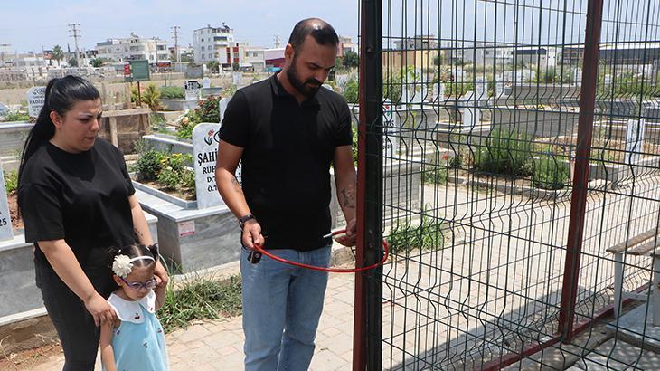 Mezarın etrafını çitle çevirip kapı taktılar! Nedeni akıl alır gibi değil